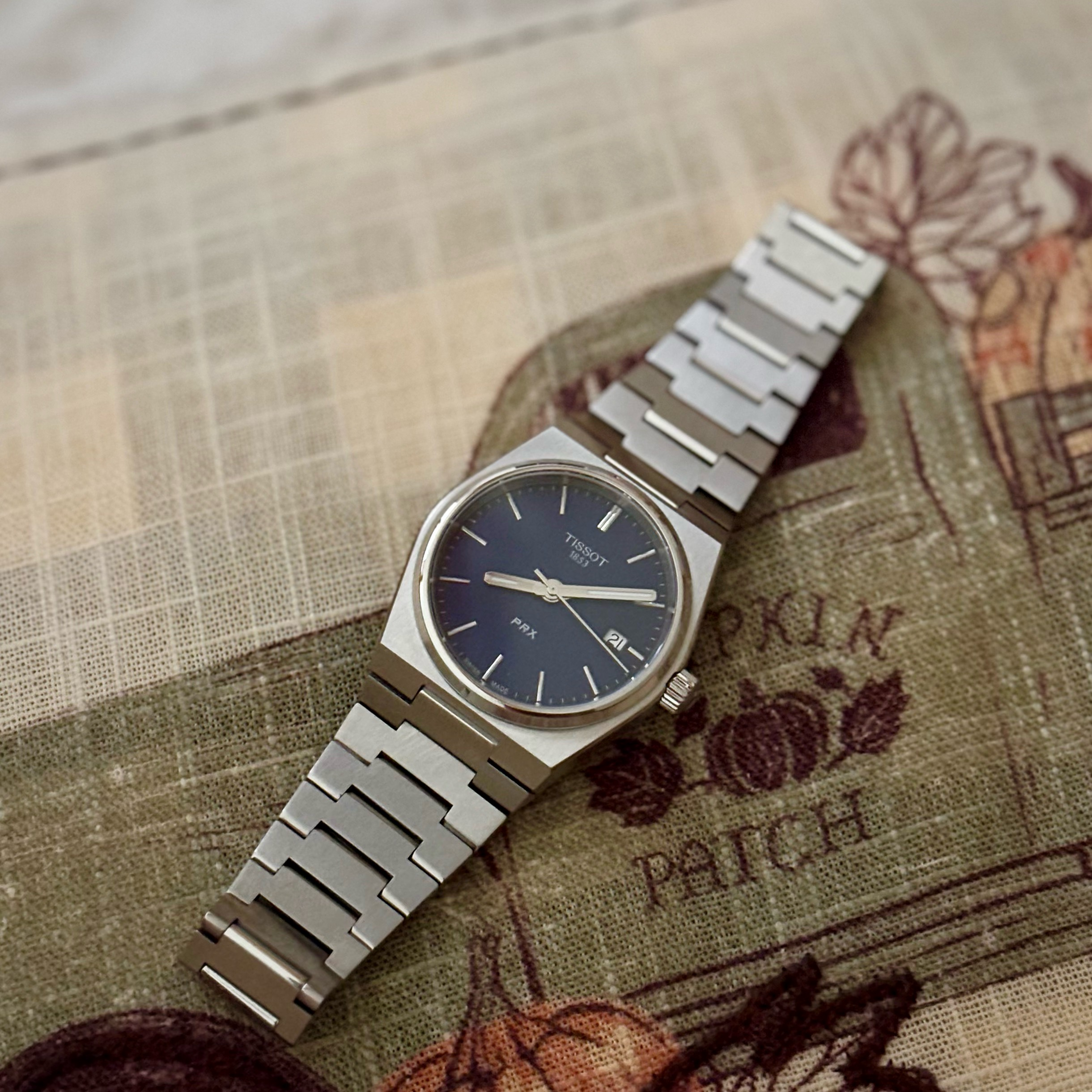 て*〜様 TISSOT PRX Quartz (35mm) Tissot PRX 35mm Quartz Blue Review | WatchCrunch
