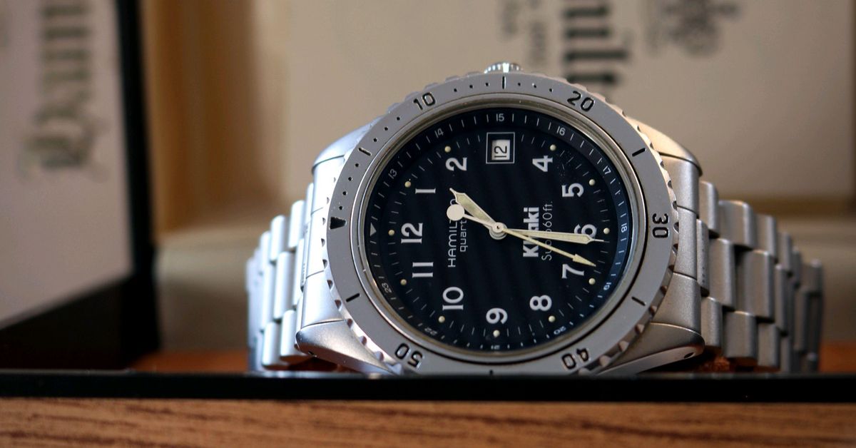 Hamilton Khaki Sub660 quartz | WatchCrunch