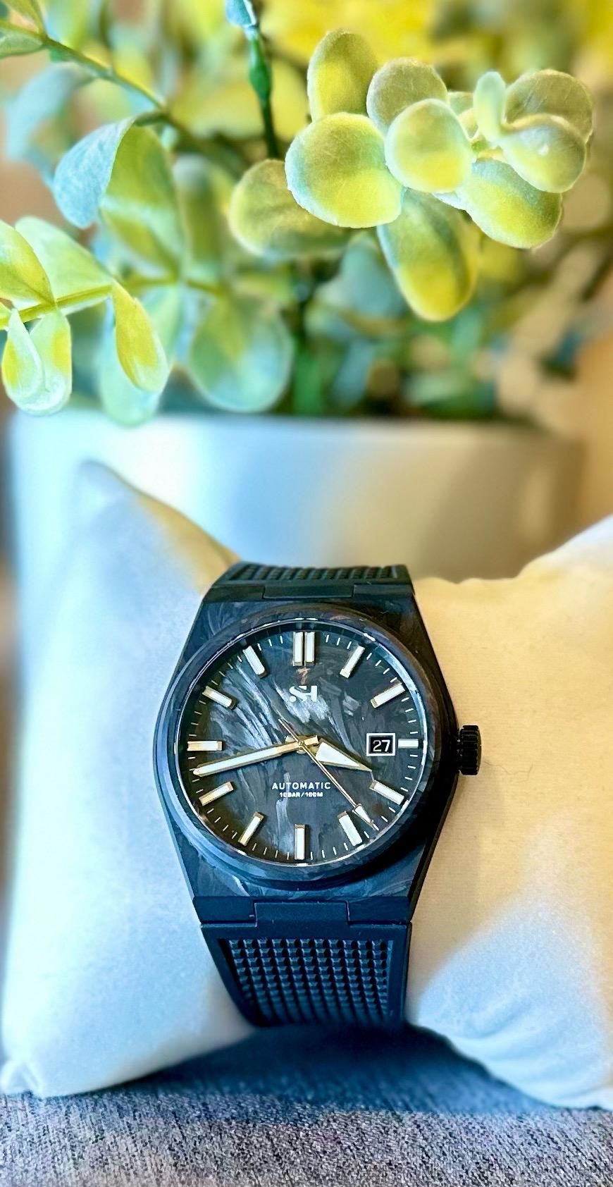 ポチ A Surprising Purchase | WatchCrunch