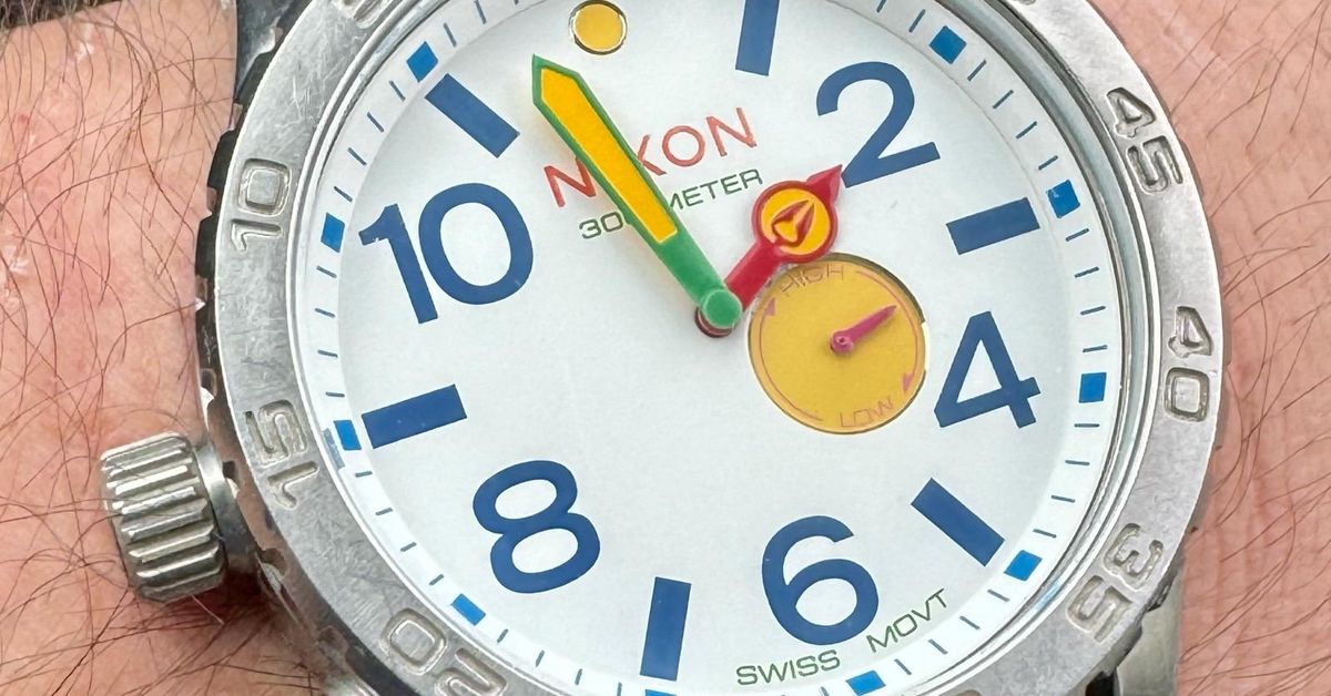 NIXON 腕時計 51-30 MISMATCH The Nixon 51-30 Tide Mismatch | WatchCrunch